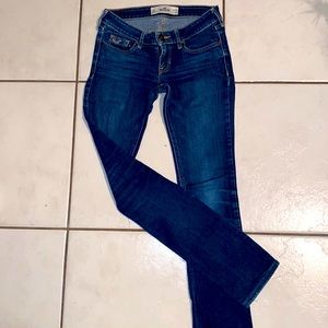 Hollister jeans Juniors/women, straight slim dark blue jeans